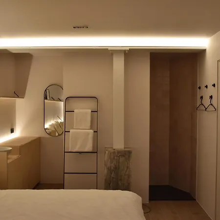 Poutrelle Guestrooms Bed & Breakfast *