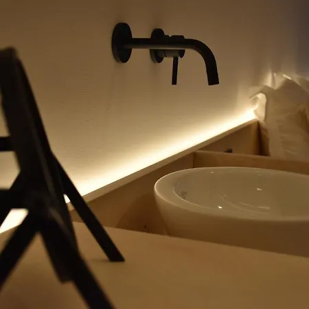Poutrelle Guestrooms Bed & Breakfast